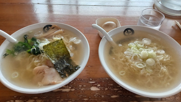 「朝ラーメン+朝かけラーメン（細麺）　1100円」@伊藤商店 吉倉店の写真