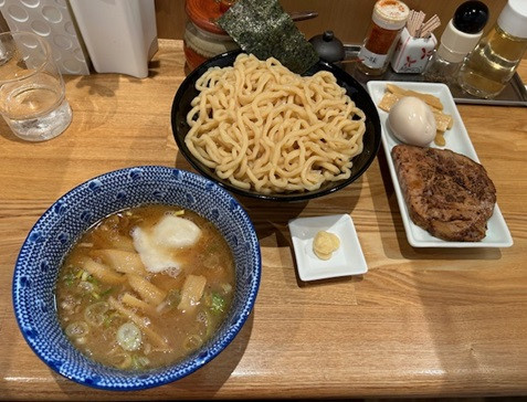 「特製つけ麺 中 手揉み縮れ麺～太麺～ 1,450円。」@つけ麺 はま紅葉の写真
