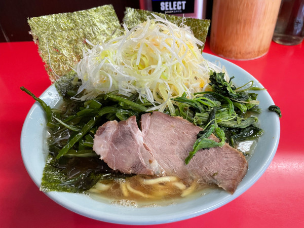 「ねぎラーメン(並)茎ワカメ小ライス¥1,200」@横浜家系ラーメン 心家の写真