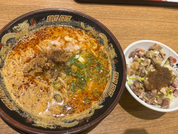 「たんたんめん　ローストポーク丼」@時雨製麺所の写真