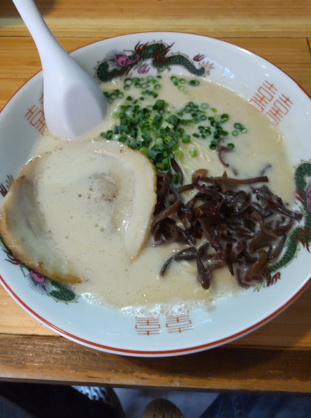 「博多豚骨ラーメン 700円 + 替え玉 120円」@コハクノトキの写真