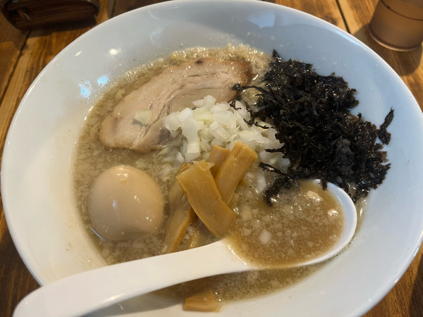 「味玉背脂煮干しそば大盛固め　　円」@煮干しそば 虎空の写真