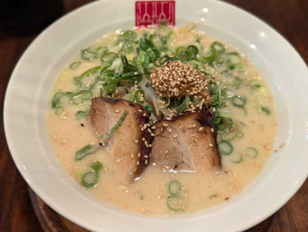 「豚骨らーめん細麺」@山神山人 西明石店の写真