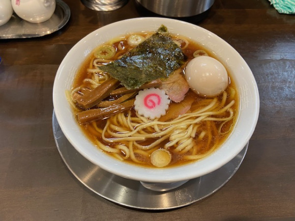 「東京醤油ラーメン+味玉」@自家製麺 うるちの写真
