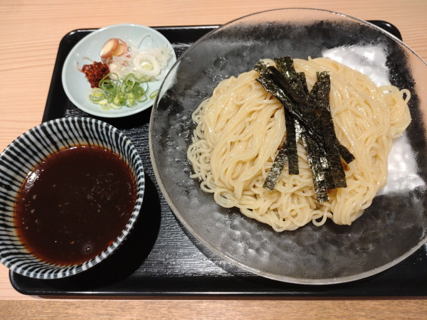 「（期間限定）冷んやりざる中華　８８０円」@極上中華そば 福味 東京駅KITTE店の写真