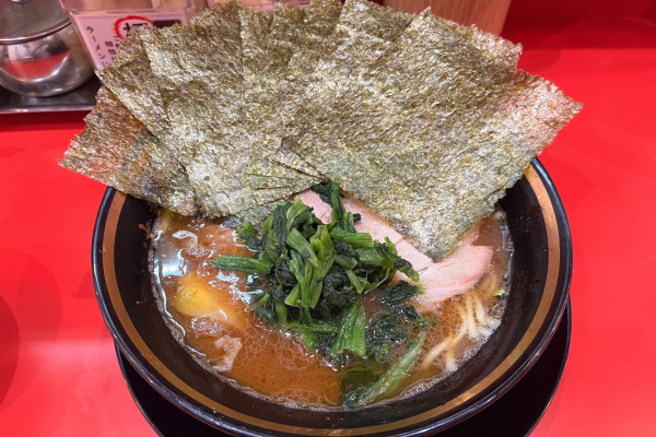 「ラーメン(並)+のり5枚+ライス食べ放題」@大輝家直系横浜家系ラーメン 大元家の写真