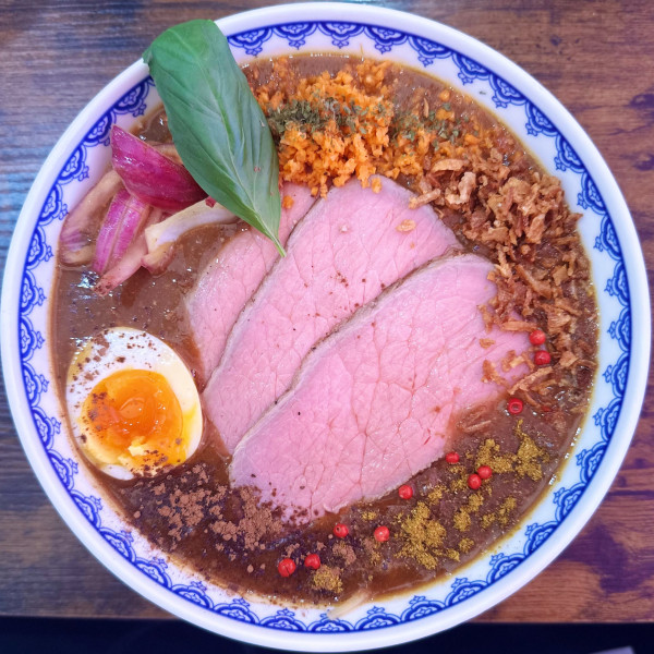 「スパイシービーフカレーラーメン(パクチー抜き) 小ライス」@味噌ラーメン 雪ぐにの写真