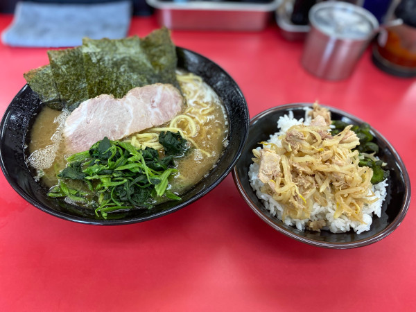 「ラーメン中　無料ライストッピング付」@武蔵家直系 ぼうそう家の写真