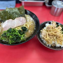 ラーメン中　無料ライストッピング付
