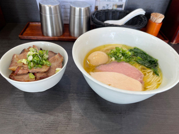 「芳醇鶏そば味玉と焼き豚飯」@麺や 福はらの写真