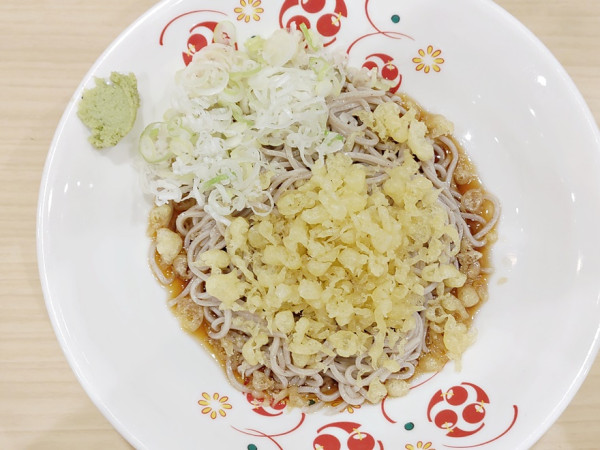 「冷やしたぬきそば（ネギ多め）」@いろり庵きらく 亀戸店の写真