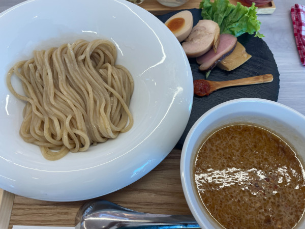 「EE麺　鶏白つけ麺：1100円」@鶏塩麺リオンの写真