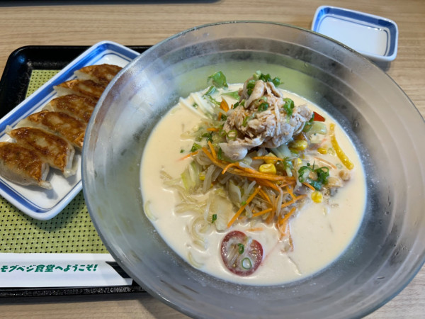 「豚しゃぶ冷やしちゃんぽん980円+ぎょうざ290円」@リンガーハット 埼玉新座店の写真