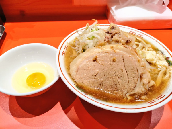 「小ラーメン(250g)￥1000 + 生卵￥100」@BUTAKIN 御茶ノ水店の写真