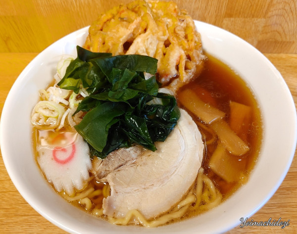 「醤油ラーメン（570円）、かき揚げ（150円）」@駅そば大宮の写真