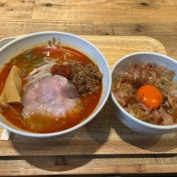 辛味噌らぁ麺950円　マキシマムTKG300円