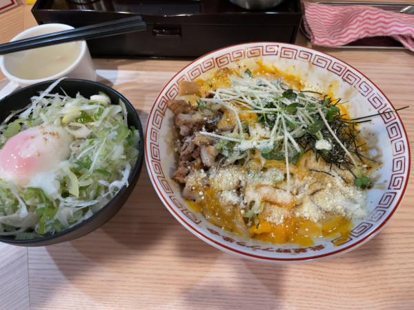 「炙りチーズ油そば」@武蔵野アブラ學会 神田店の写真