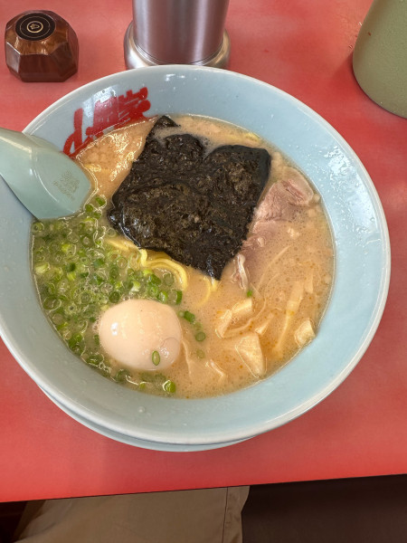 「プレミアム塩とんこつラーメン」@ラーメン山岡家 苫小牧船見店の写真