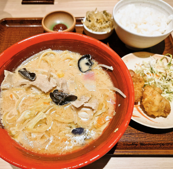 「コクちゃんぽんとから揚げ定食」@やよい軒 高田馬場店の写真