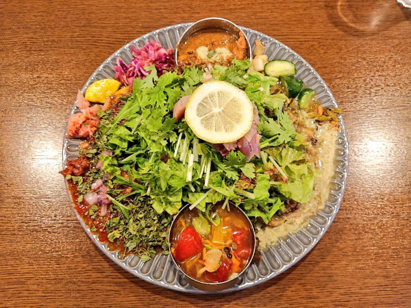 「4種フォレスト盛りカレー」@東京間借りカレー シモカワスパイス 新宿店の写真