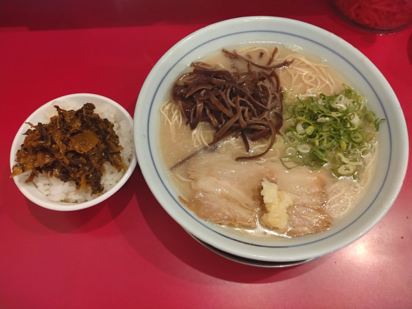 「本場博多ラーメン¥700+無料ライス」@本場博多ラーメン せまかっちゃん 神田店の写真