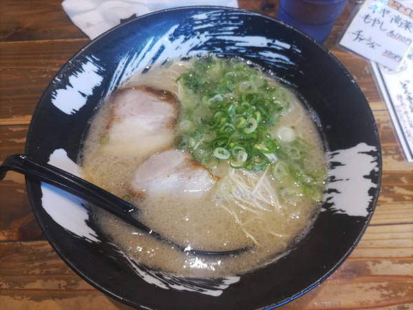 「ラーメン660円」@博多ラーメン・ちゃんぽん ひるとよるの写真