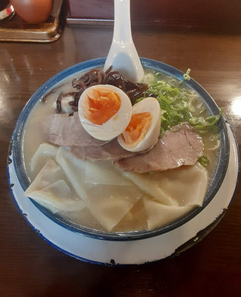 「ワンタンめん+玉子」@博多ラーメン しばらく 日本橋店の写真