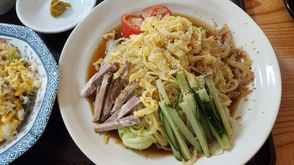 「冷やし中華と半チャーハンセット 1080円」@苗記餃子房の写真