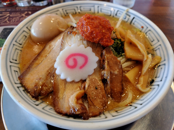 「からし味噌らーめん　＋味玉：クーポン」@ちゃーしゅうや武蔵 上田原店の写真