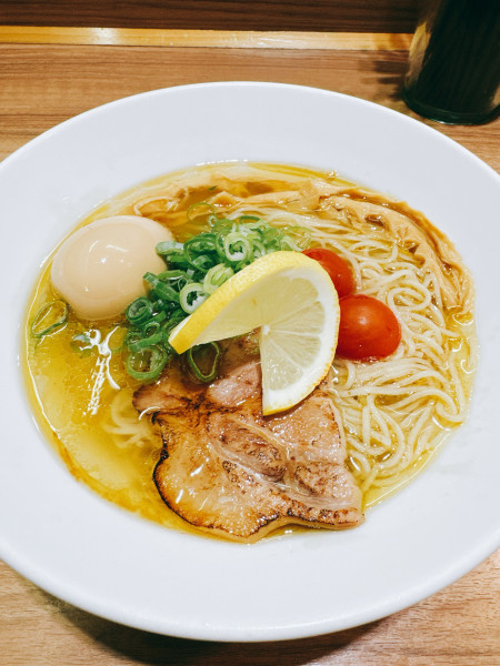 「冷やし塩煮干しらーめん」@らーめん にじいろの写真