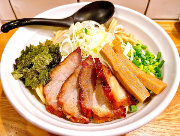 「油そば（820円）」@つけめん・まぜそば むじゃきの写真