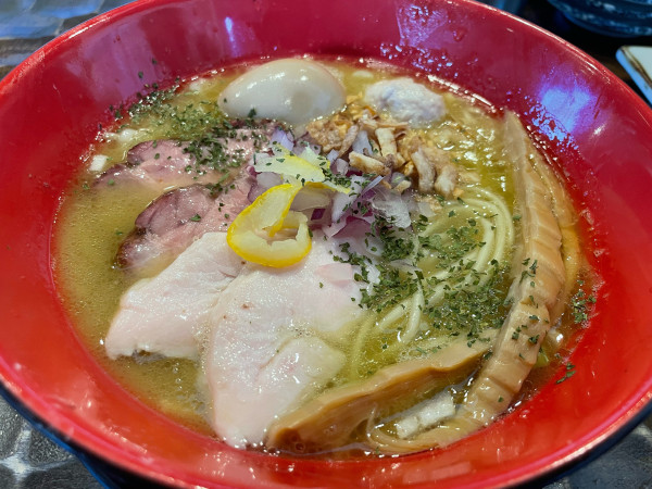 「特級純鶏そば（並）」@特級鶏蕎麦 龍介の写真