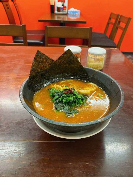 「家系辛味噌ノーマルラーメン」@横浜家系ラーメン・ホルモン焼 うた田家の写真