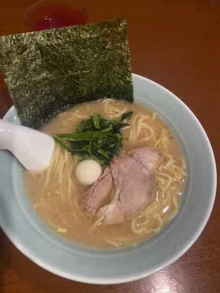 「家系ラーメン」@らーめん市場 市が尾店の写真