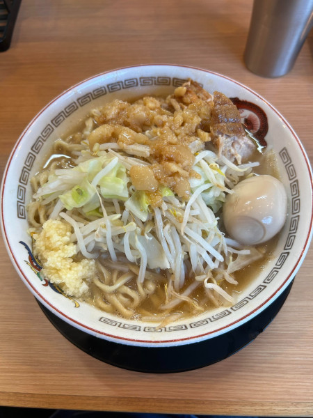 「小ラーメン　ニンニクアブラ味玉」@ラーメン豚山 恵比寿店の写真