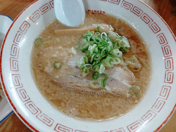 「特製ラーメン＋ミニチャーハン」@まんねん 梅田本店の写真