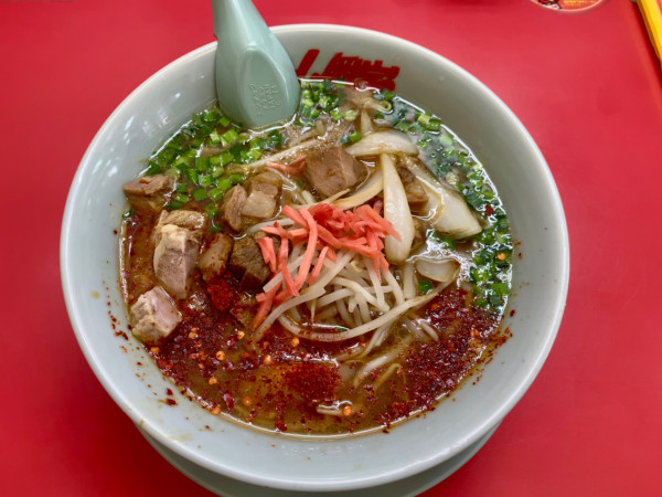 「旨辛とんこつラーメン930円＋コロチャーシュー140円」@ラーメン山岡家 東金店の写真