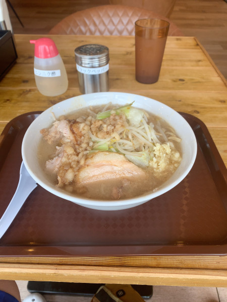 「ラーメン中豚2枚あと全部普通　1350円」@夢みてなんぼ 筑紫野店の写真