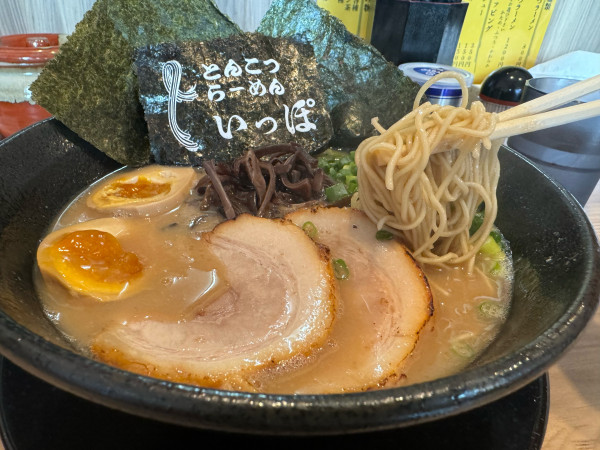 「特製とんこつラーメン1200円」@とんこつらーめんいっぽの写真