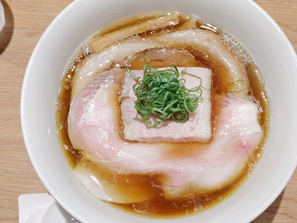 「チャーシュー醤油らぁめん」@麺 ふじさきの写真