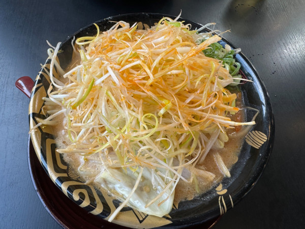 「ネギらーめん+辛ネギ」@ハルピン味噌らーめん 雷蔵の写真