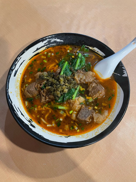 「牛肉麺(1300円)」@桃源邨の写真
