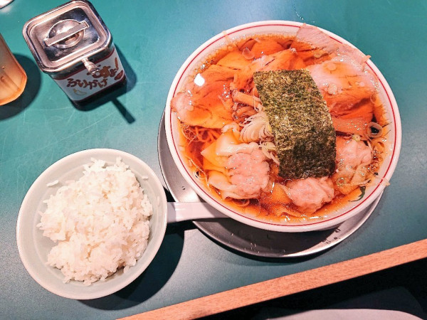 「ワンタン麺、ライス(無料)」@本郷苑の写真