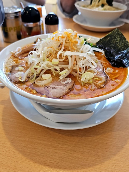 「辛味噌ラーメン(こってり)大盛」@らーめん良二の写真
