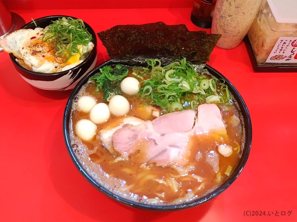 「特製ラーメン　大盛（＋うずら）」@横濱家系ラーメン 野中家の写真
