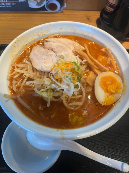 「特製辛みそラーメン(890円)+麺大盛り(120円)+肉餃子(4」@ラーメン工房 二代目 みそ伝の写真