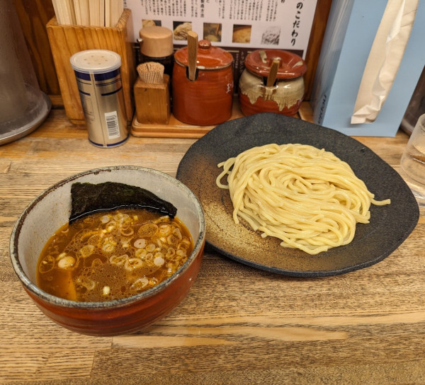 「辛味つけ麺中盛」@つけ麺屋 やすべえ 新宿店の写真