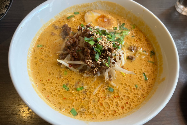 「担々麺 辛さ控えめ+赤星+餃子２個」@永吉の写真