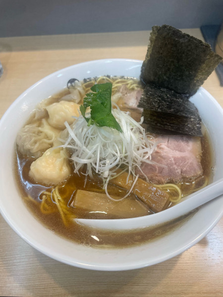 「ミックスワンタン中華そば黒 Tp海苔 大盛」@麺や 穂ころびの写真