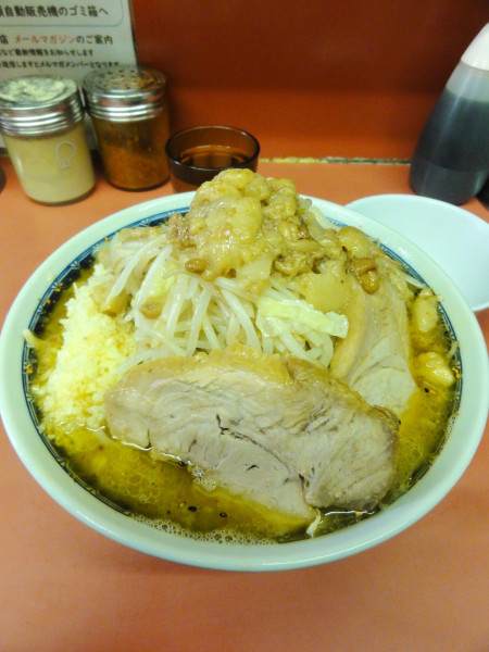 「小900円全部 つけ味50円生卵50円」@ラーメン二郎 桜台駅前店の写真